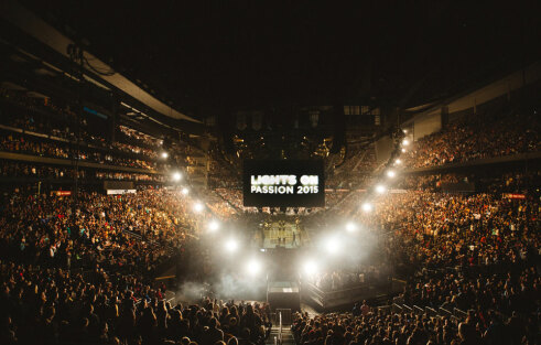 20,000 at Passion 2015 in Atlanta hear Louie Giglio challenge 'Jesus generation'