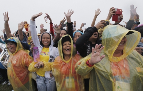 7 million faithful get drenched at open-air mass in the Philippines