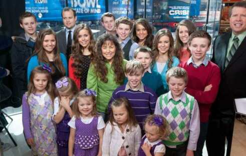 TLC pulls '19 Kids and Counting'; Mike Huckabee pledges support for Duggars