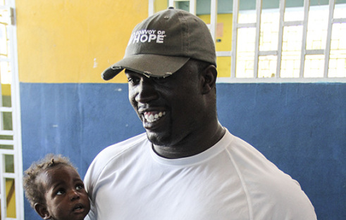 NFL 49ers serve lunch to Haitian orphans, pledge to fundraise $120K for hungry
