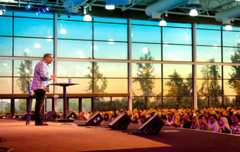 Rick Warren's Saddleback hopes to reach 50,000 with 57 Easter services