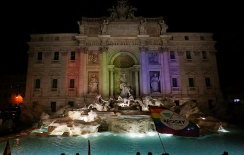 Italy defies Vatican to allow gay unions