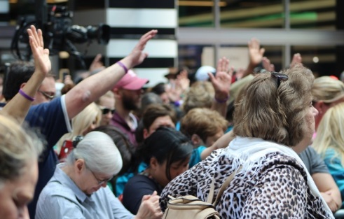 Atheists believe gestures of 'thoughts and prayers' in hard times make them worse off, study finds